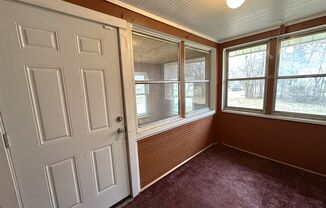 3 beds, 1 bath, $875