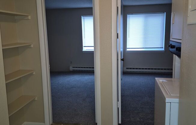 2 beds, 1 bath, 792 sqft, $1,000, Unit #22