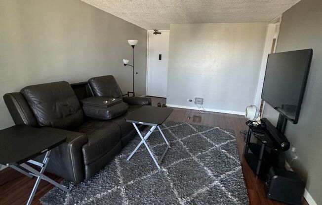 Cozy 1 bed 1 bath with covered, reserved parking in Makiki