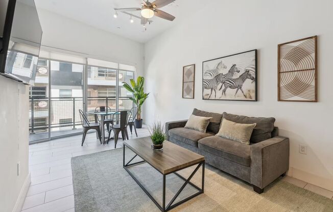 1 bed, 2 baths, $1,799, Unit 314