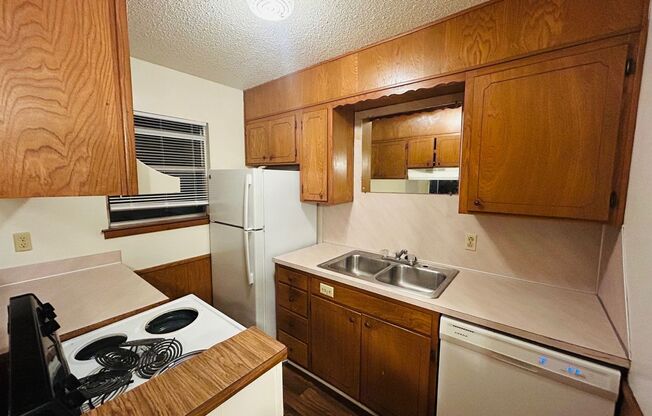 2 beds, 1 bath, 745 sqft, $995, Unit 202