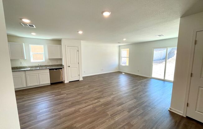 Move In Special! $300 Off Per Month for First 3 Months! 2024 Built 3 Bedroom Centrally Located Home in Bullhead City!