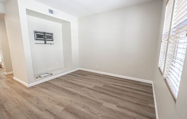 Bridgeport 3 Bedroom Townhome in Valencia!