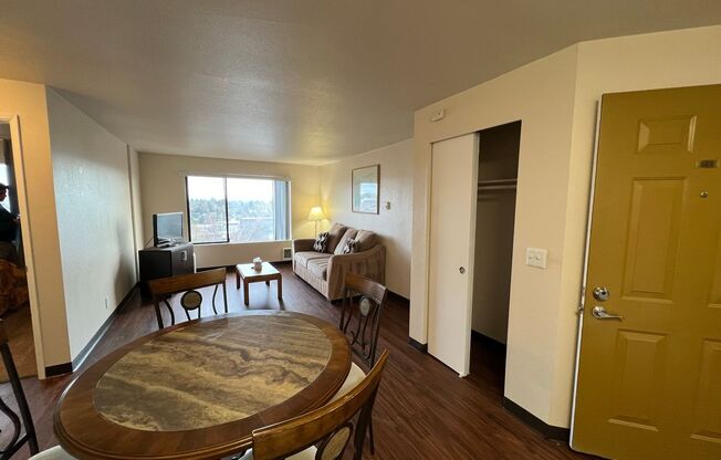 2 beds, 1 bath, 720 sqft, $1,995, Unit 526