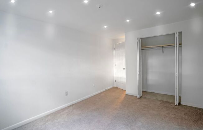 2 beds, 1 bath, 1,050 sqft, $2,400, Unit 59-2