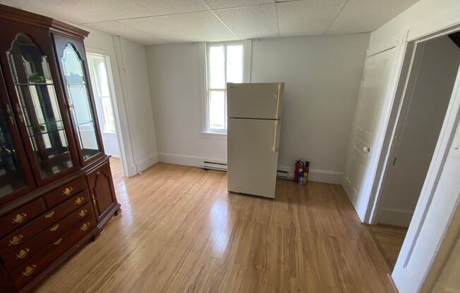 3 beds, 1 bath, $1,275