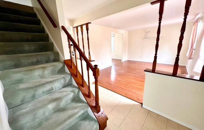 Beautiful Home - 3 Bedroom 2.5 Bathroom - Pittsburgh