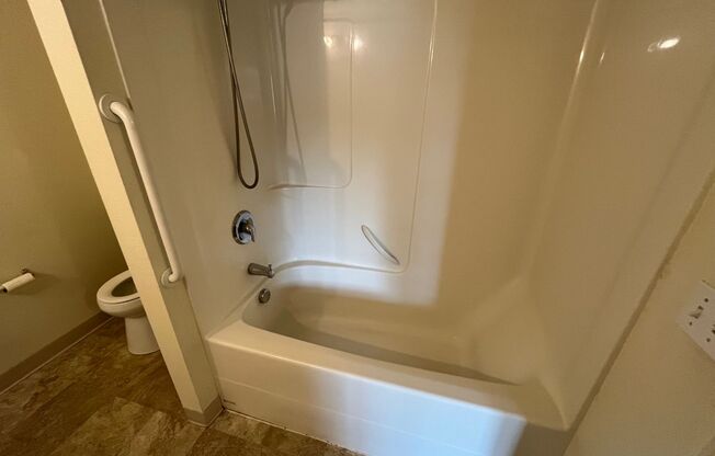 1 bed, 1 bath, 760 sqft, $1,450, Unit 124