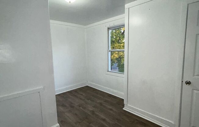 2 beds, 1 bath, $1,700