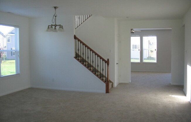 Fishers 4BDRM, 2.5BA home near Hamilton Town Center!