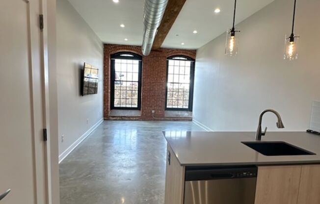 1 bed, 1.5 baths, 943 sqft, $1,975, Unit 1119