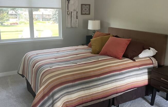 Beautiful fully furnished townhouse on the Eagle Hills golf course!!!