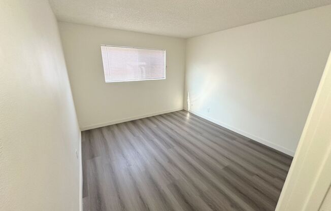 Move In Ready. Beautiful 1bd1/ba with parking!