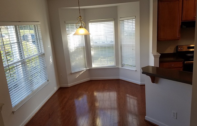 3 bed, 2.5 Bath 1440sf End-Unit Henrico Townhome, only $2100/month
