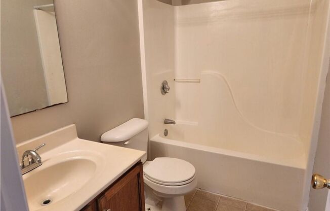 3 beds, 2 baths, $1,250