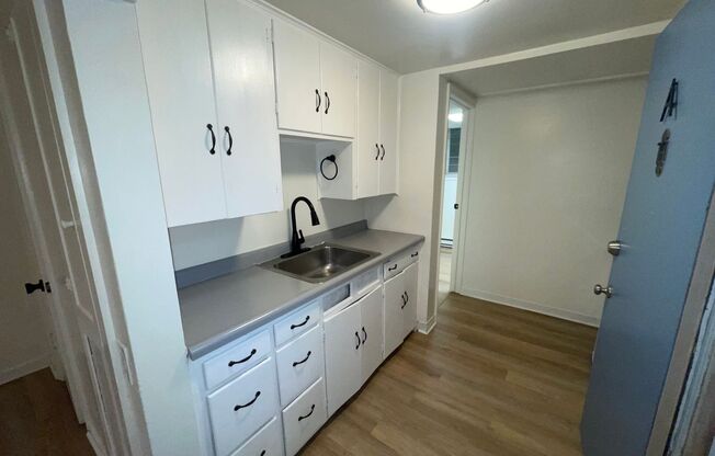 LOWER SOUTH HILL ONE BED NEAR HUCKLEBERRY'S MARKET
