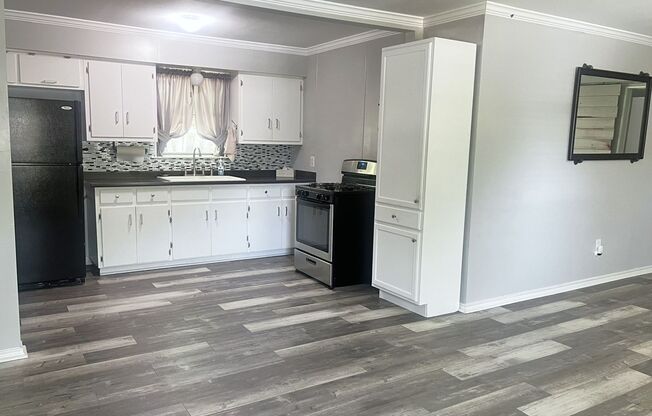 Renovated 3/1 Home Near Downtown Taylor