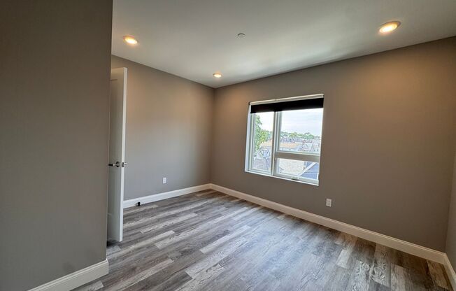 4 beds, 1 bath, 971 sqft, $3,800, Unit 214