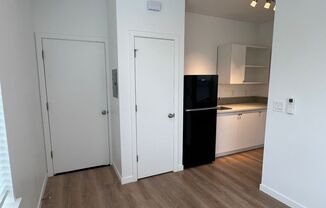 Studio, 1 bath, 300 sqft, $995, Unit 202