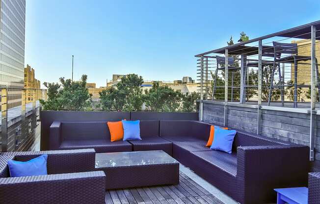 Dominium_Arcade Artist Apartments_Rooftop Exterior Sitting Area