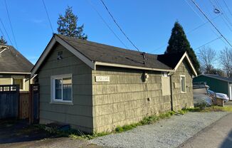 1 Bedroom 1 Bathroom Cozy Unit in Everett!