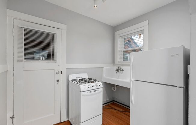 Studio, 1 bath, 400 sqft, $695, Unit 2S3540