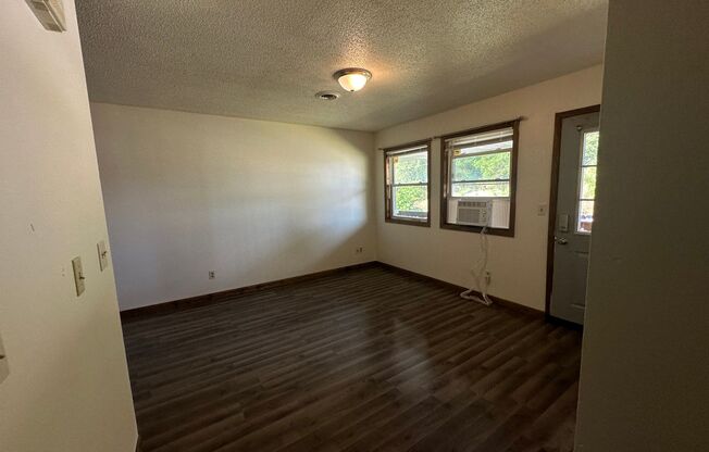 2 beds, 1 bath, $995