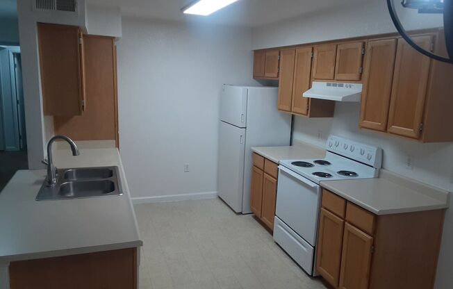 3 beds, 2 baths, 1,076 sqft, $2,250, Unit 2002