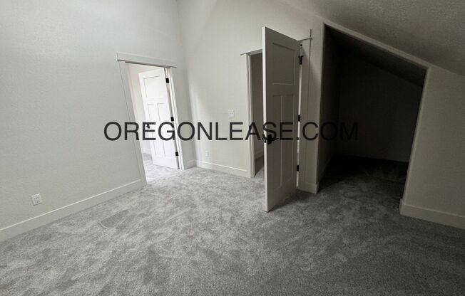 2 beds, 1 bath, 1,053 sqft, $2,195, Unit 2550 1/2 Edision