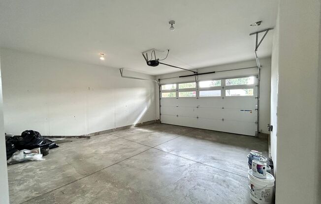3 beds, 2.5 baths, $2,800