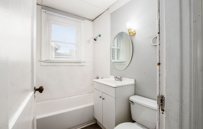 2 beds, 1 bath, 1,000 sqft, $1,100, Unit A