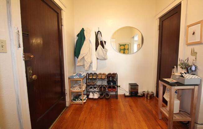 Studio, 1 bath, 550 sqft, $2,200, Unit 44