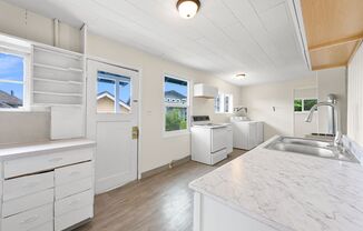 Recently remodeled, 3 Bedroom house close to Western!