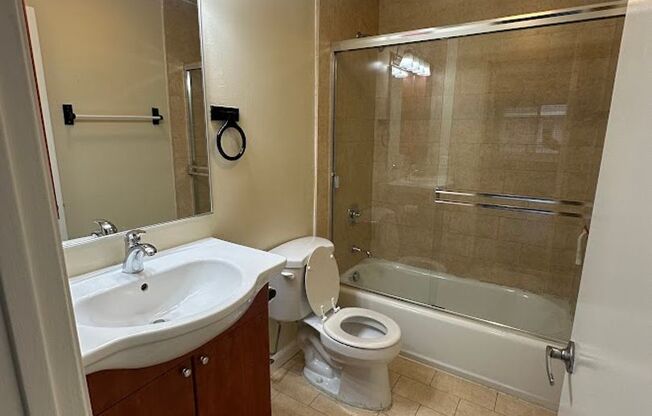 1 bed, 1 bath, $1,900, Unit UNIT 216