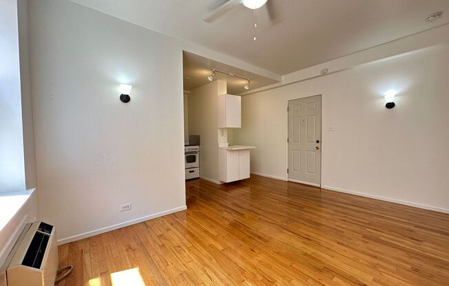 Studio, 1 bath, 300 sqft, $1,095, Unit 5959-404