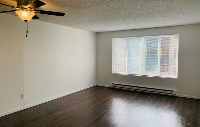 2 beds, 1 bath, 850 sqft, $2,200, Unit 220