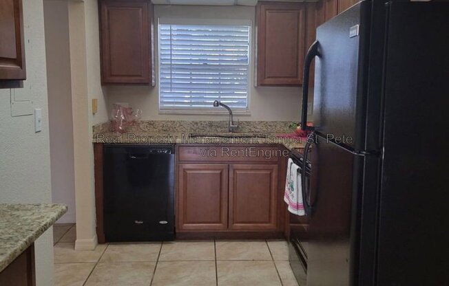 711 RUSSELL LN