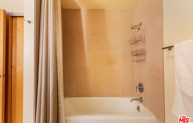 1 bed, 1 bath, 860 sqft, $3,200, Unit 407