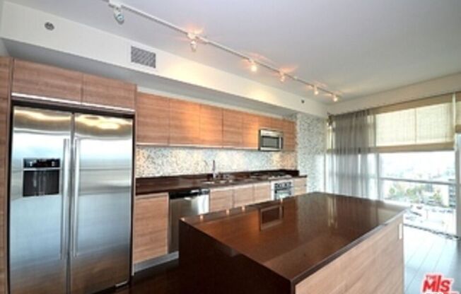 2 beds, 3 baths, 1,690 sqft, $5,500, Unit 1611