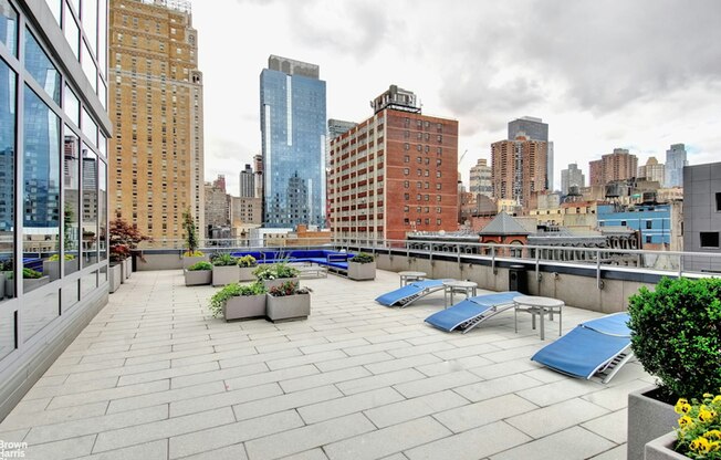 1 bed, 1.5 baths, 988 sqft, $6,280, Unit 3301