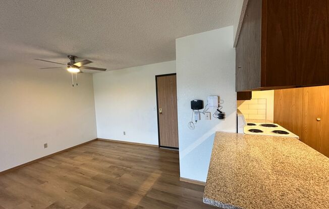 2 beds, 1 bath, 974 sqft, $1,500, Unit 70-204