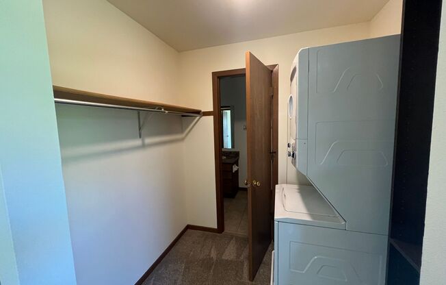 2 beds, 1 bath, 965 sqft, $1,650, Unit 7726RF