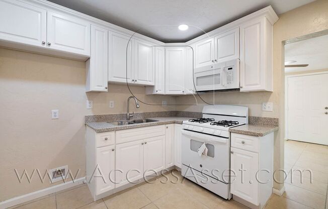 2 beds, 1 bath, 400 sqft, $1,095, Unit 2