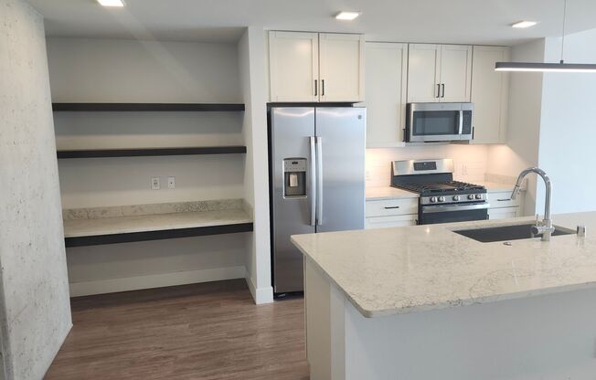 1 bed, 1 bath, 808 sqft, $2,585, Unit #921