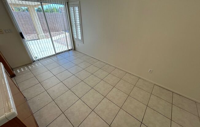BEAUTIFUL 3 BEDROOM, 2 BATHROOM SINGLE-STORY HOME WITH FRESH PAINT AND HIGH VAULTED CEILINGS!