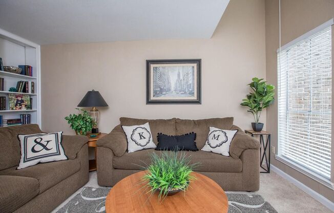 1 bed, 1.5 baths, 711 sqft, $939