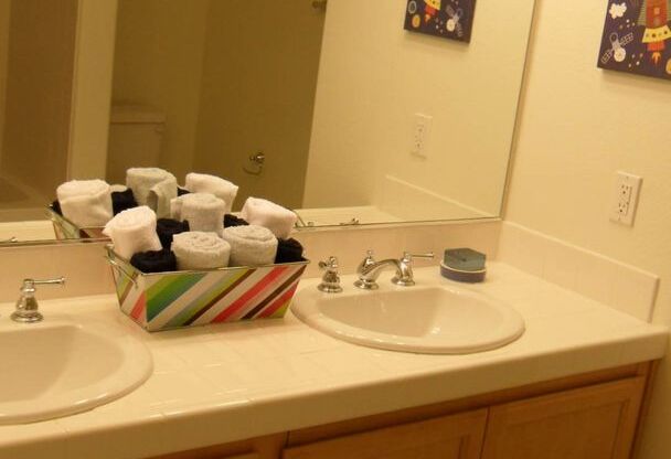 3 beds, 2.5 baths, 1,576 sqft, $3,700, Unit 8700-302