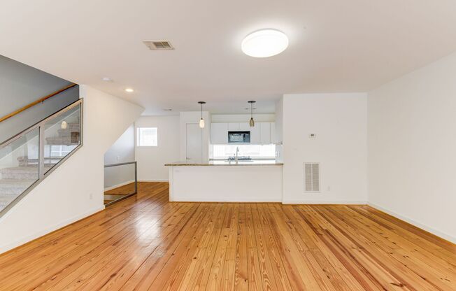 Modern Townhome In The Heart Of Midtown!