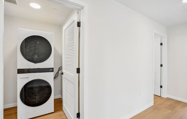 2 beds, 2 baths, 938 sqft, $2,325, Unit 201