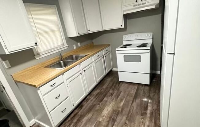 3 beds, 1 bath, $875